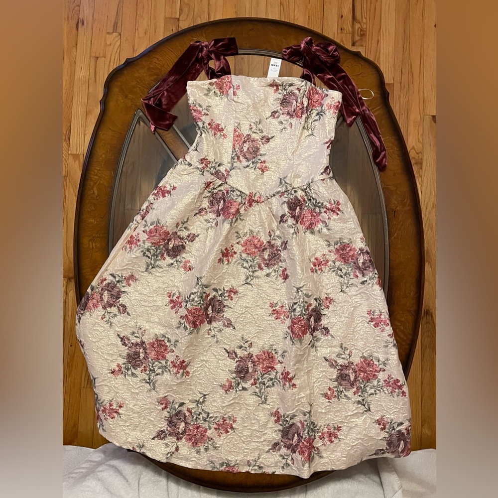 Francesca’s Jamie Tie Strap Floral Midi Dress Size L